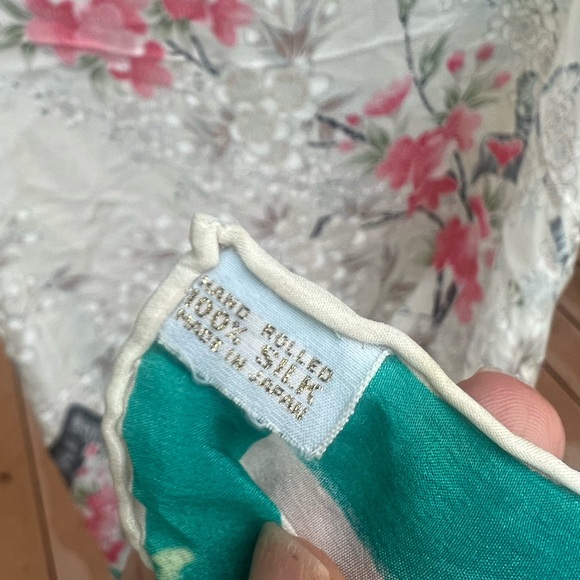 100% hand rolled silk scarf - Picture 6 of 7